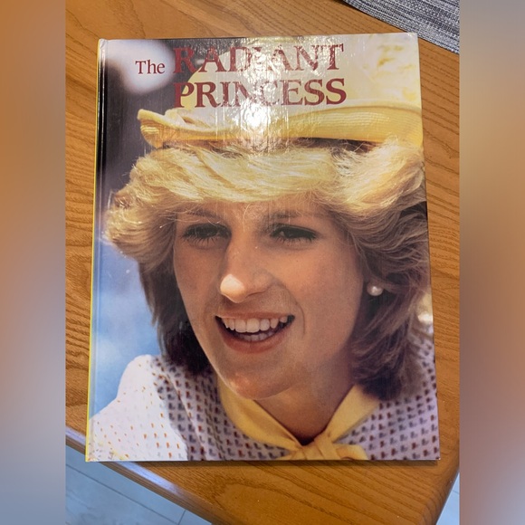 Livre The radiant princess - Picture 1 of 9